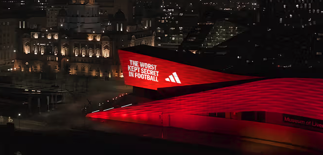 A Volta da Adidas ao Liverpool e o Impacto na Moda Esportiva