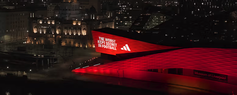 A Volta da Adidas ao Liverpool e o Impacto na Moda Esportiva
