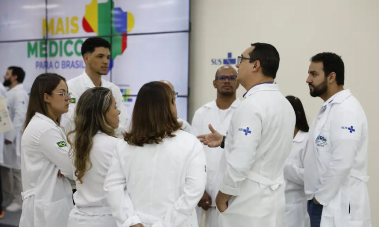Mais de 1.400 profissionais do Mais Médicos iniciam suas atividades amanhã