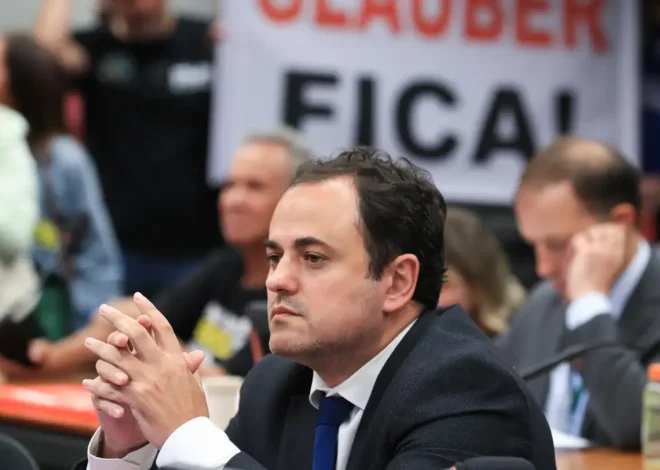 Deputado Glauber Braga é punido com suspensão de 6 meses após decisão na Câmara dos Deputados