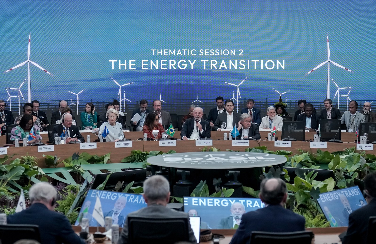 Lula solicita plano para diminuir a dependência de combustíveis fósseis no país