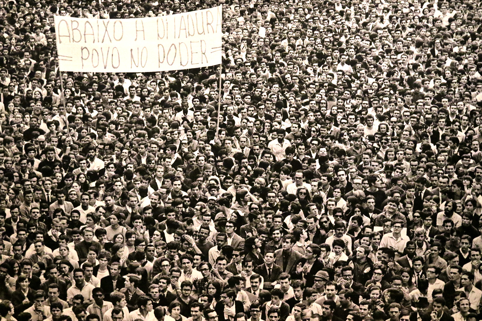 Os Ecos de Golpes: A Relação entre a Casa Branca e o Brasil em 1964 e 2022