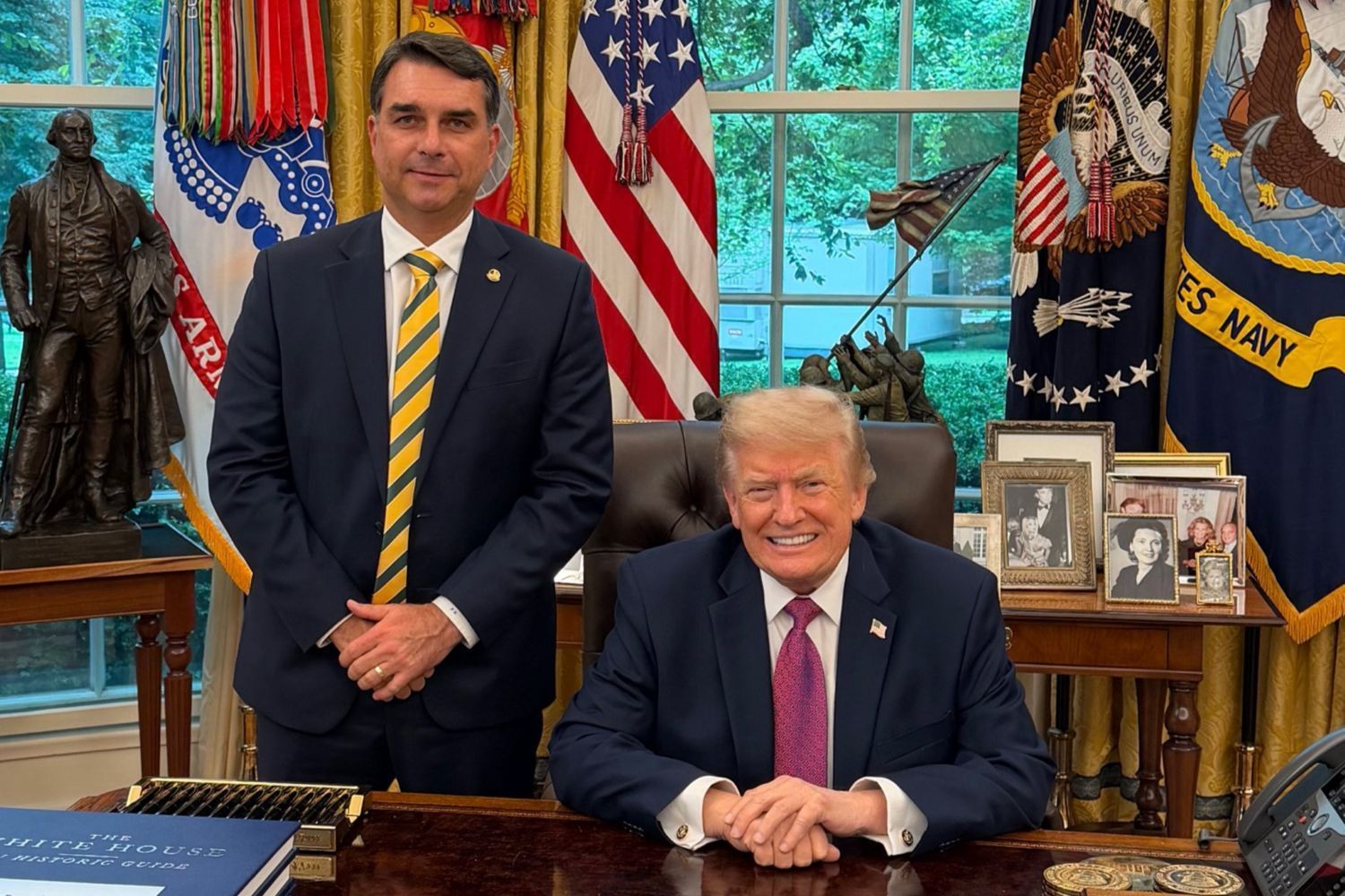 Flávio Bolsonaro elogia Trump, mas sua história levanta suspeitas sobre crime organizado