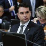 Flávio Bolsonaro faz discurso nos EUA voltado apenas para seus apoiadores