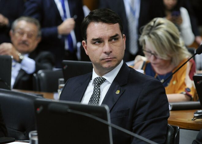 Flávio Bolsonaro faz discurso nos EUA voltado apenas para seus apoiadores