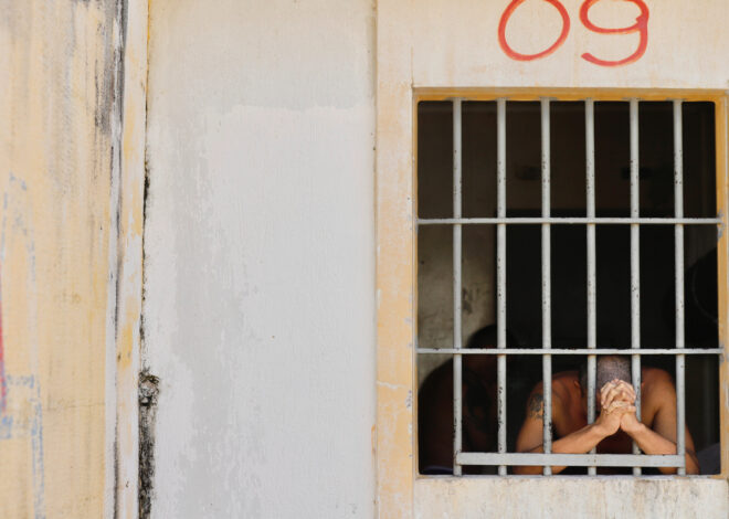 Famílias de detentos desembolsam R$ 4 bilhões anuais em visitas devido a limitações no auxílio-reclusão