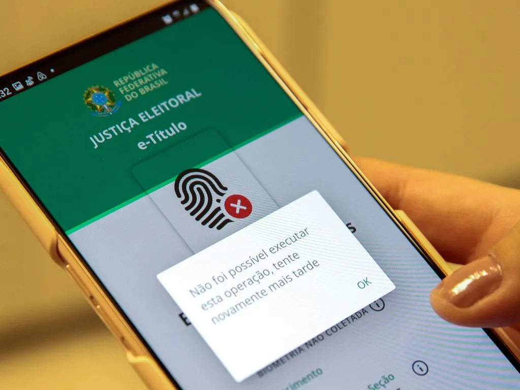 Anúncios e recomendações políticas irregulares persistem nas plataformas durante o dia da eleição